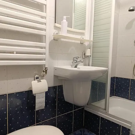 Karkoz Bed & Breakfast 3*