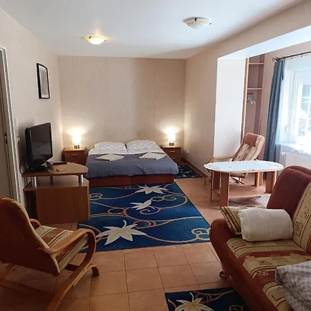 Karkoz Bed & Breakfast 3*